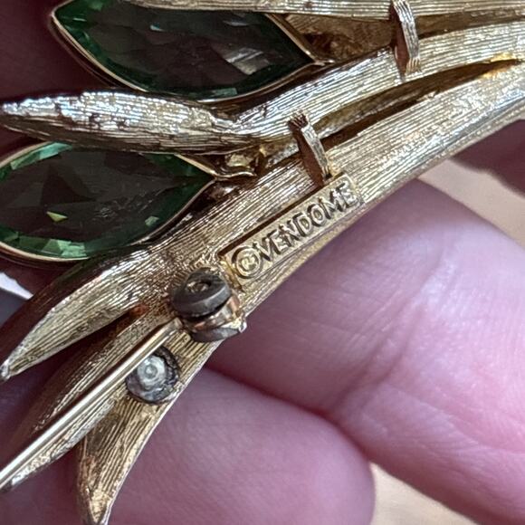 Vintage Vendome Brooch Light Green Crystal Rhinestones Bouquet of Flowers Pin - Picture 9 of 10